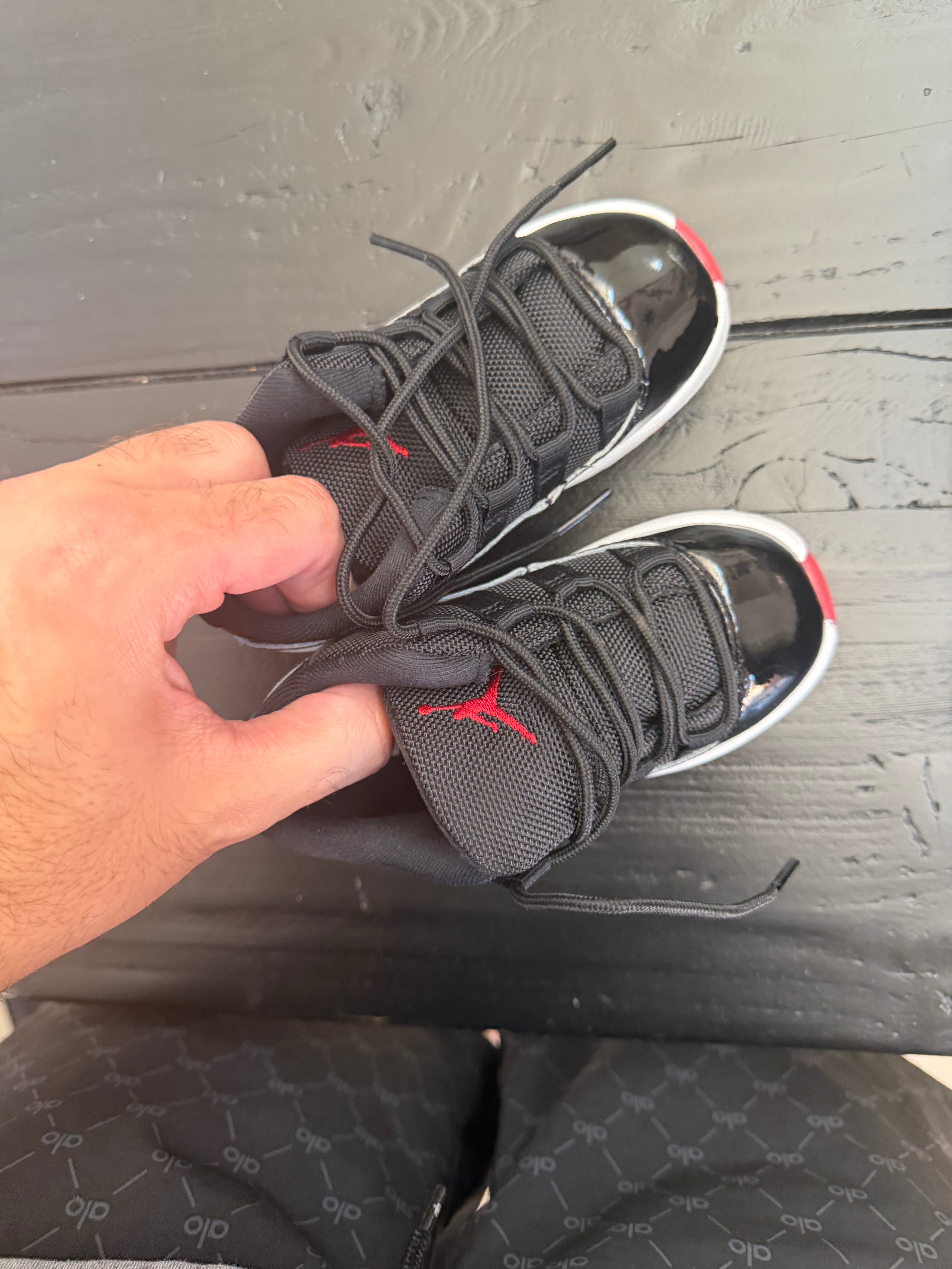Bred Low Size 8C (Pre-Owned)