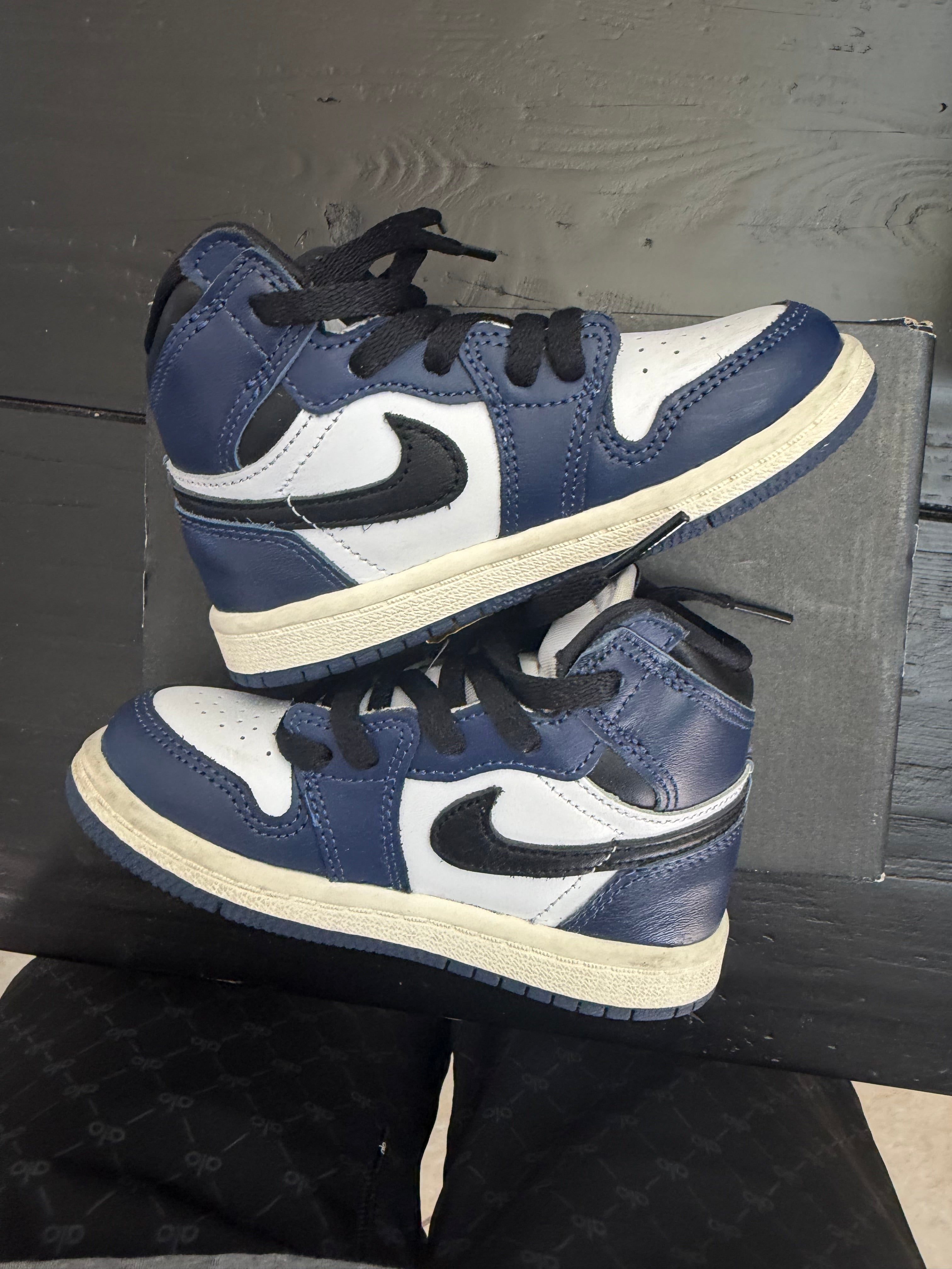 Midnight Navy 1 Low Size 8C Toddler (Pre-Owned)