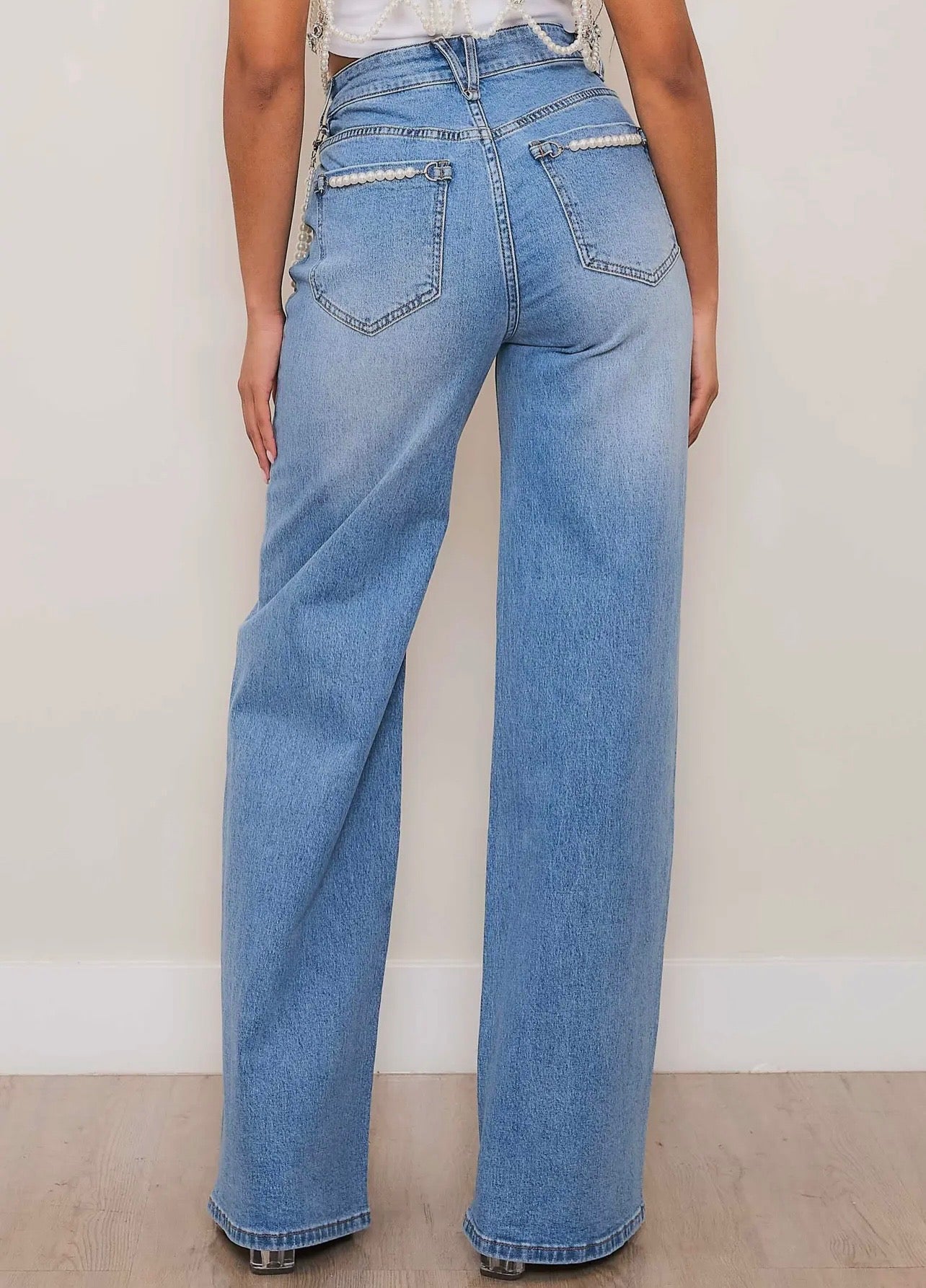 Vibrant Light Wash Wide Leg Jean With Pearl Wallet Chain