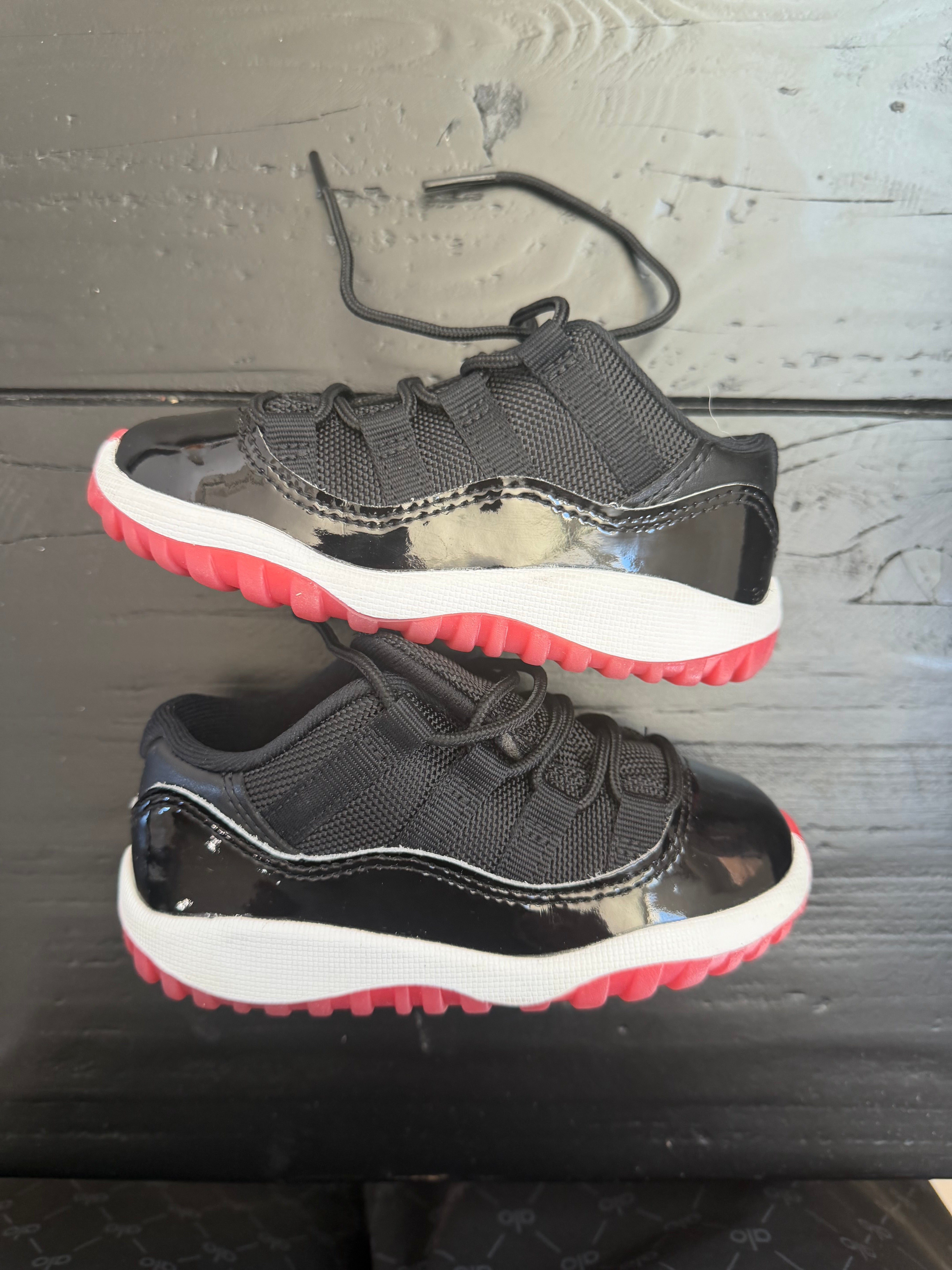 Bred Low Size 8C (Pre-Owned)