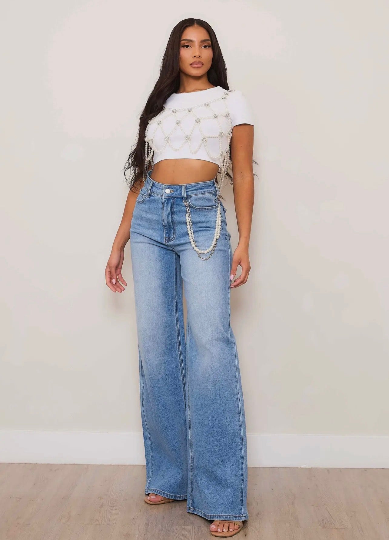 Vibrant Light Wash Wide Leg Jean With Pearl Wallet Chain