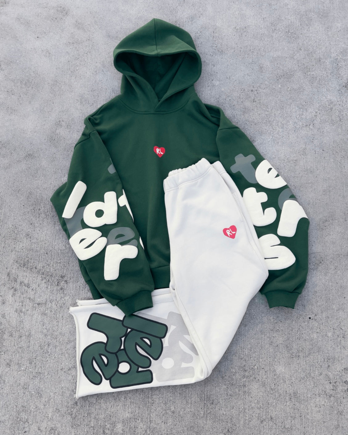 Red Letters Scattered Pant Bone Sweatpants